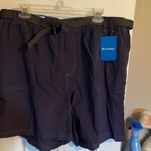 Women’s Columbia sportswear cargo style shorts. New with tags.